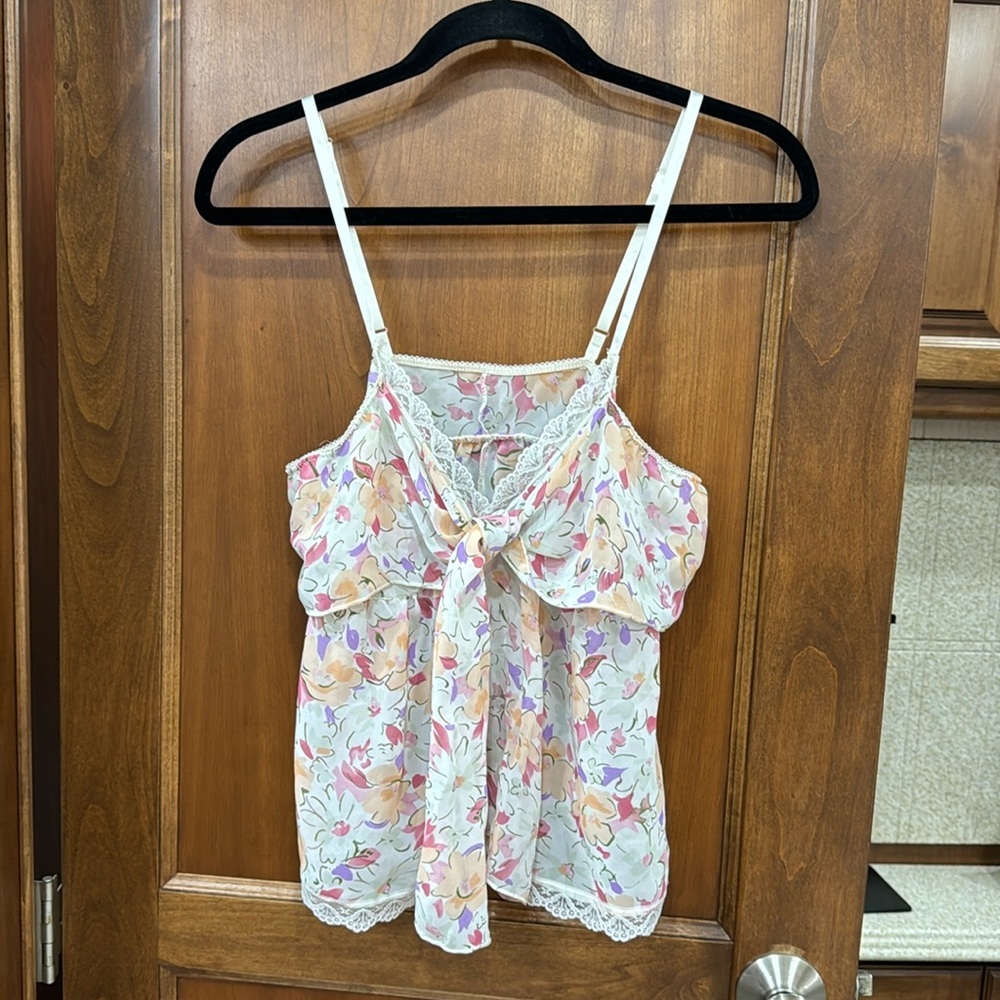 Pretty Front tie floral cami top size medium